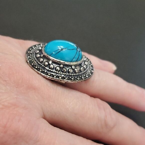 Silver tone ring with blue - Picture 3 of 10